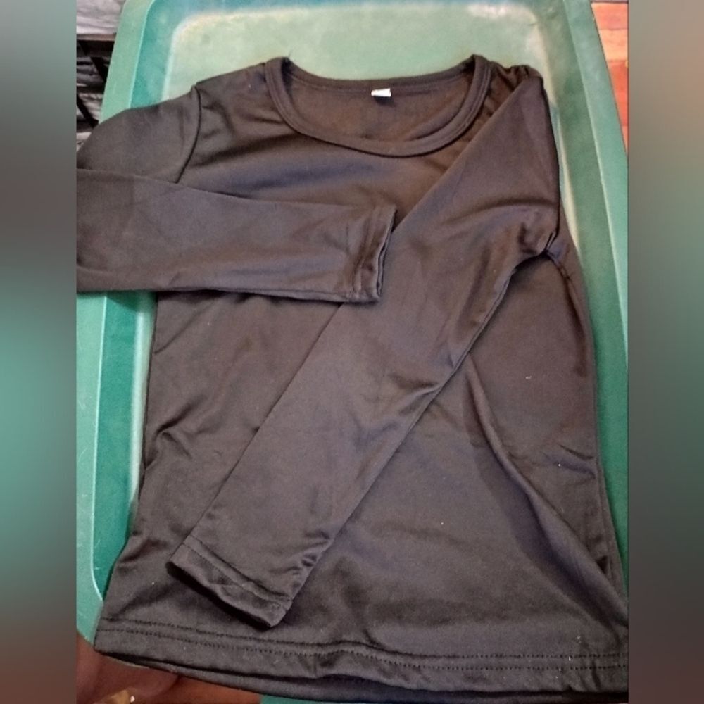 NWOT unbranded black kids medium shirt (Chi067)